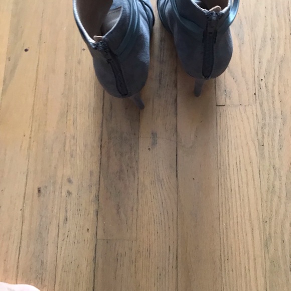 Journee collection Samara bootie.  SIZE  10. - Picture 4 of 5